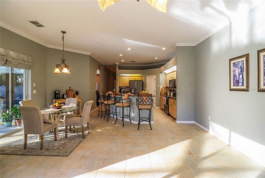 Activo con contrato: $849,900 (3 camas, 2 baños, 2450 Pies cuadrados)