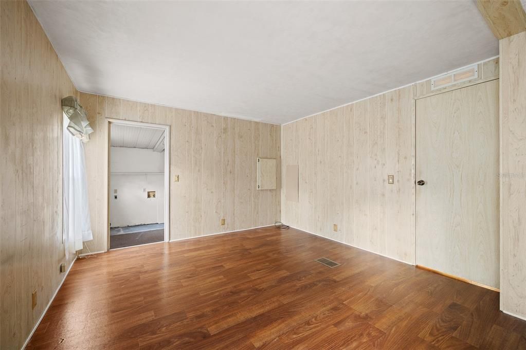 For Sale: $130,000 (2 beds, 2 baths, 878 Square Feet)