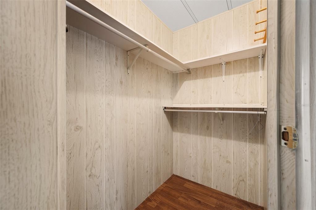 For Sale: $130,000 (2 beds, 2 baths, 878 Square Feet)