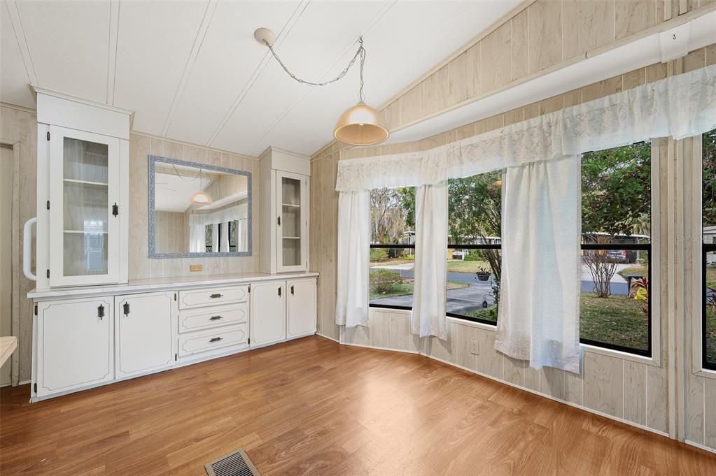 For Sale: $130,000 (2 beds, 2 baths, 878 Square Feet)