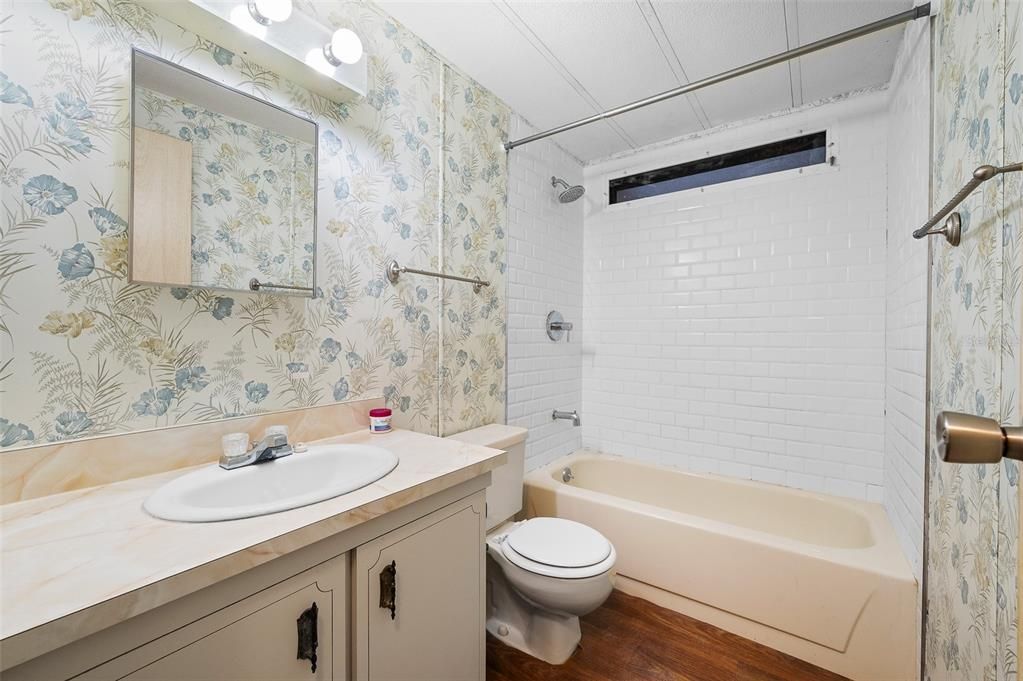 For Sale: $130,000 (2 beds, 2 baths, 878 Square Feet)