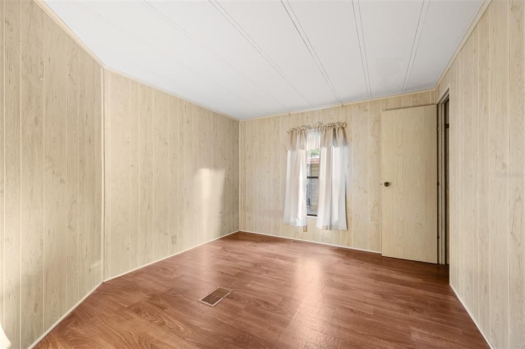 For Sale: $130,000 (2 beds, 2 baths, 878 Square Feet)