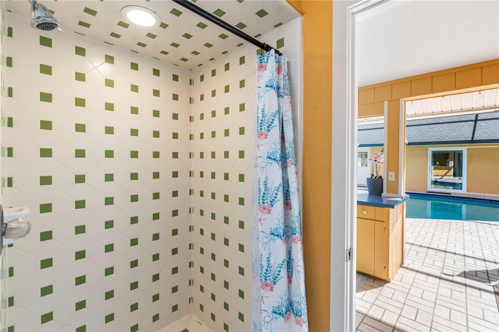 Activo con contrato: $699,000 (4 camas, 5 baños, 3461 Pies cuadrados)