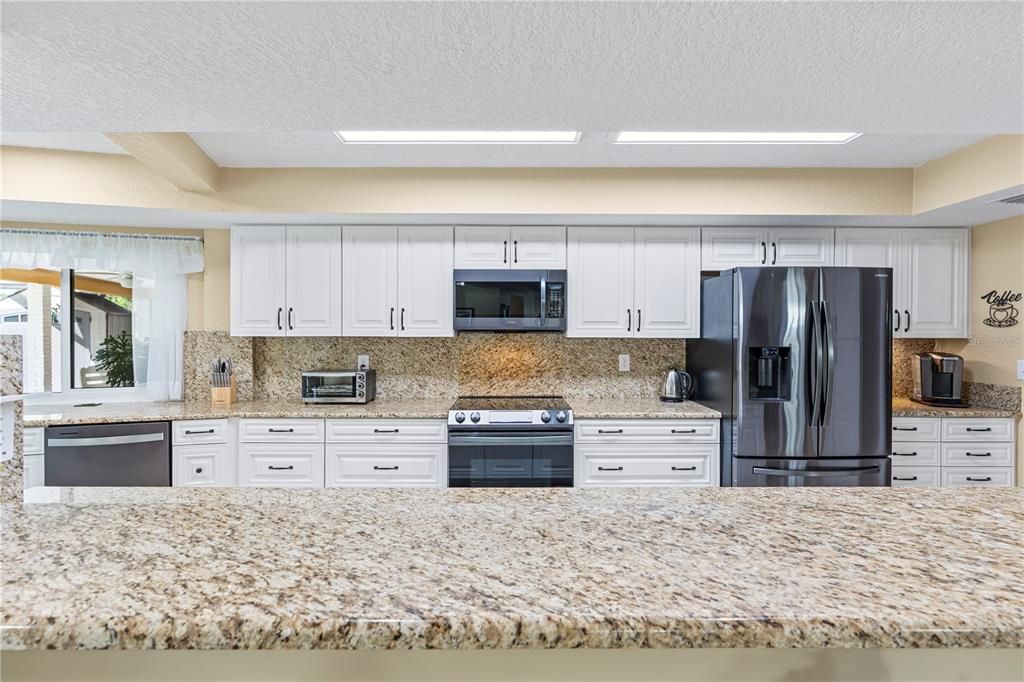 Activo con contrato: $699,000 (4 camas, 5 baños, 3461 Pies cuadrados)