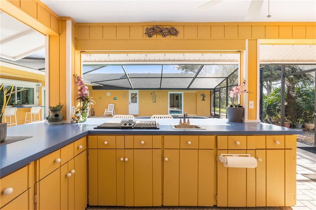 Activo con contrato: $699,000 (4 camas, 5 baños, 3461 Pies cuadrados)
