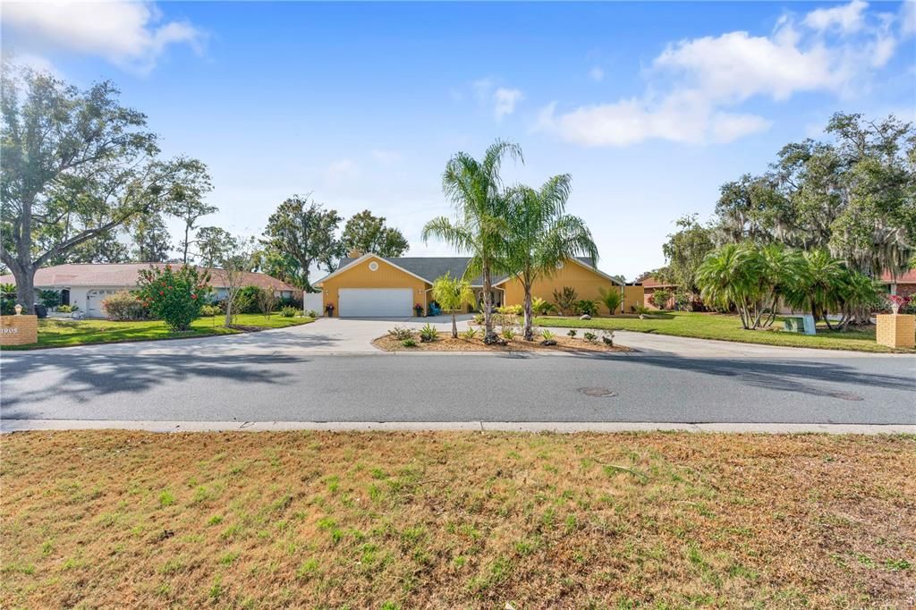 Activo con contrato: $699,000 (4 camas, 5 baños, 3461 Pies cuadrados)