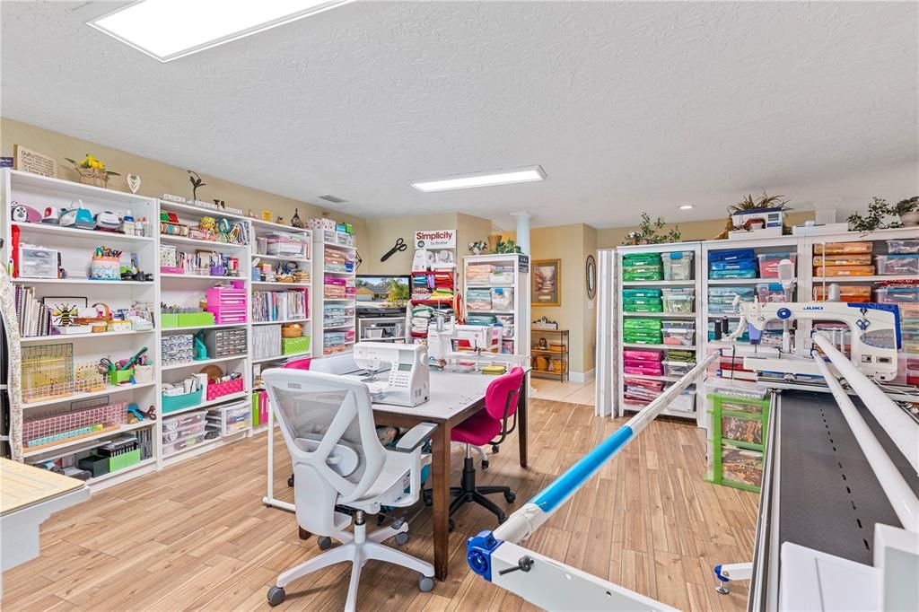 Activo con contrato: $699,000 (4 camas, 5 baños, 3461 Pies cuadrados)