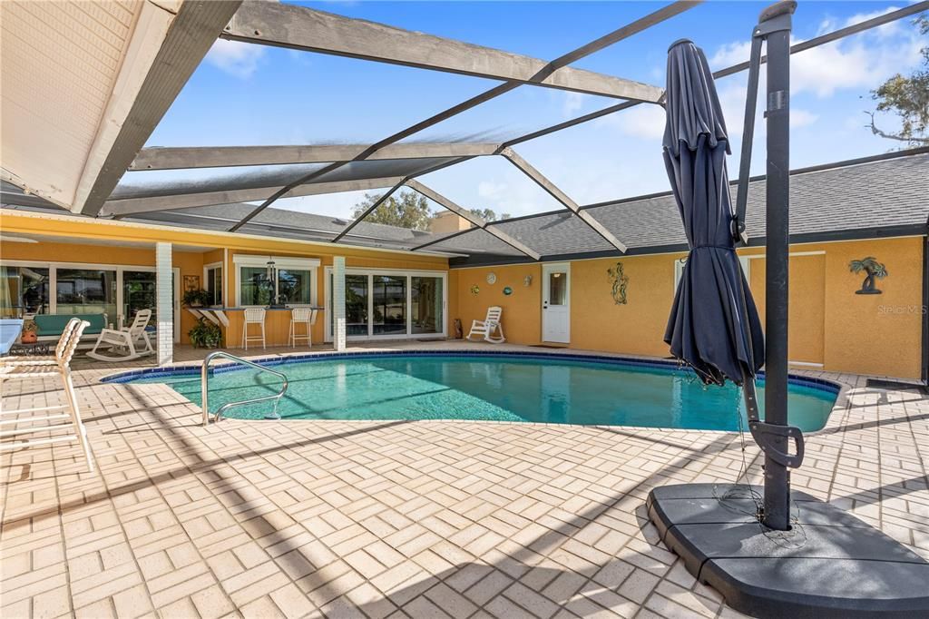 Activo con contrato: $699,000 (4 camas, 5 baños, 3461 Pies cuadrados)