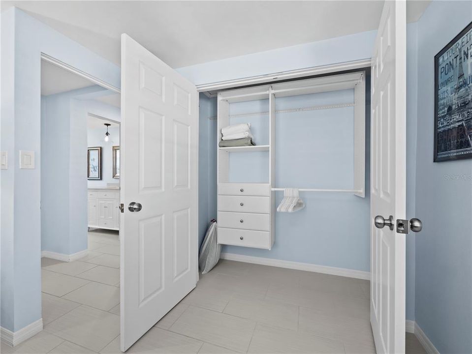 Под контрактом: $975,000 (3 спален, 2 ванн, 1688 Квадратных фут)