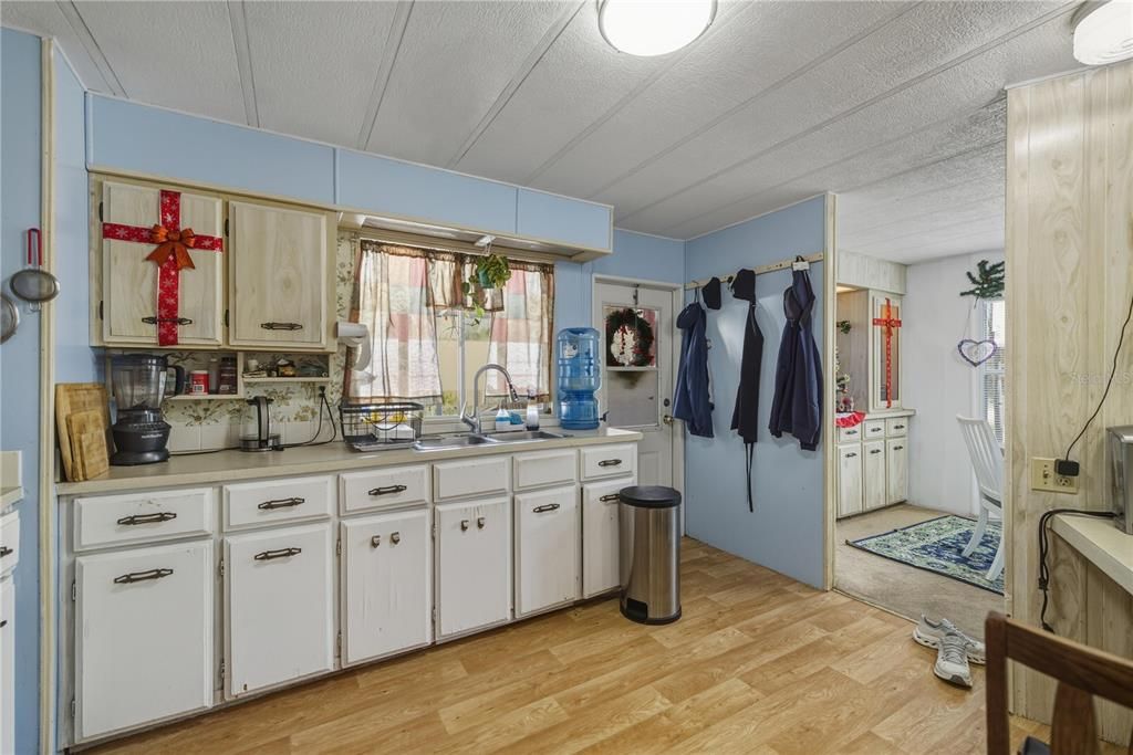 На продажу: $139,900 (2 спален, 2 ванн, 952 Квадратных фут)