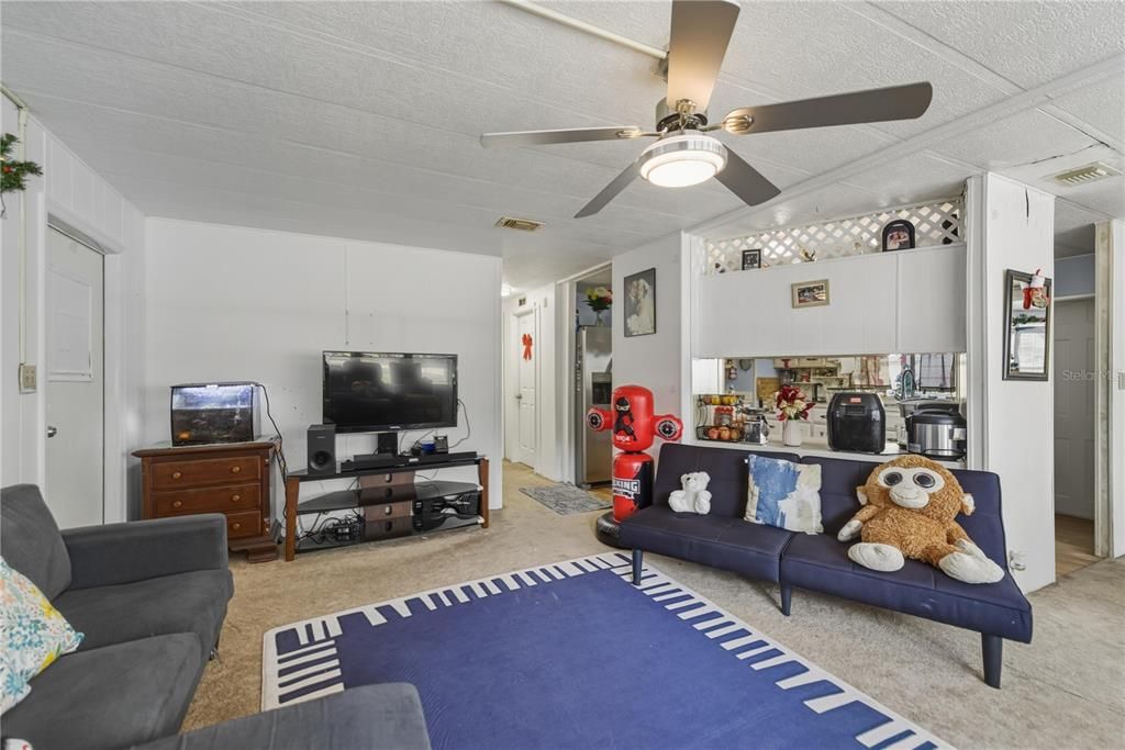 На продажу: $139,900 (2 спален, 2 ванн, 952 Квадратных фут)