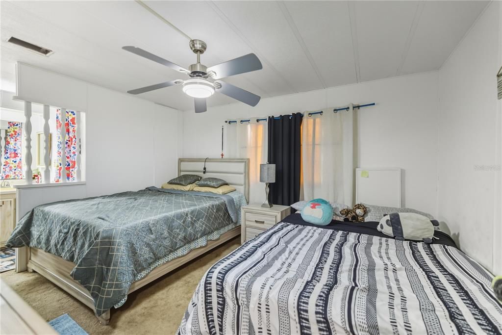 На продажу: $139,900 (2 спален, 2 ванн, 952 Квадратных фут)