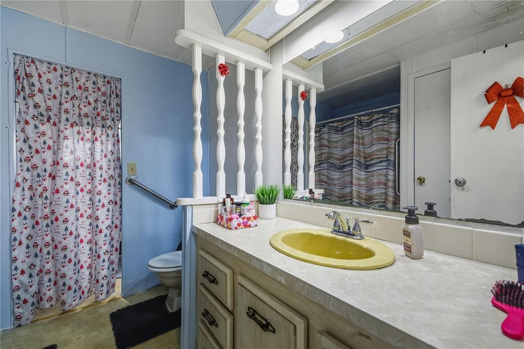 На продажу: $139,900 (2 спален, 2 ванн, 952 Квадратных фут)