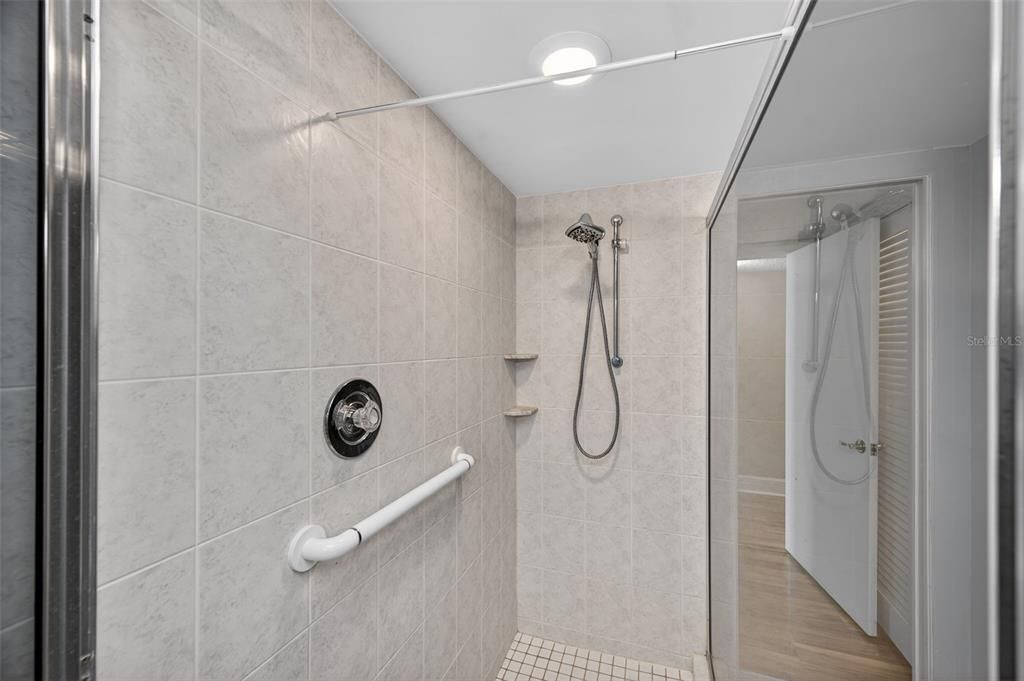 For Sale: $325,000 (3 beds, 3 baths, 1980 Square Feet)