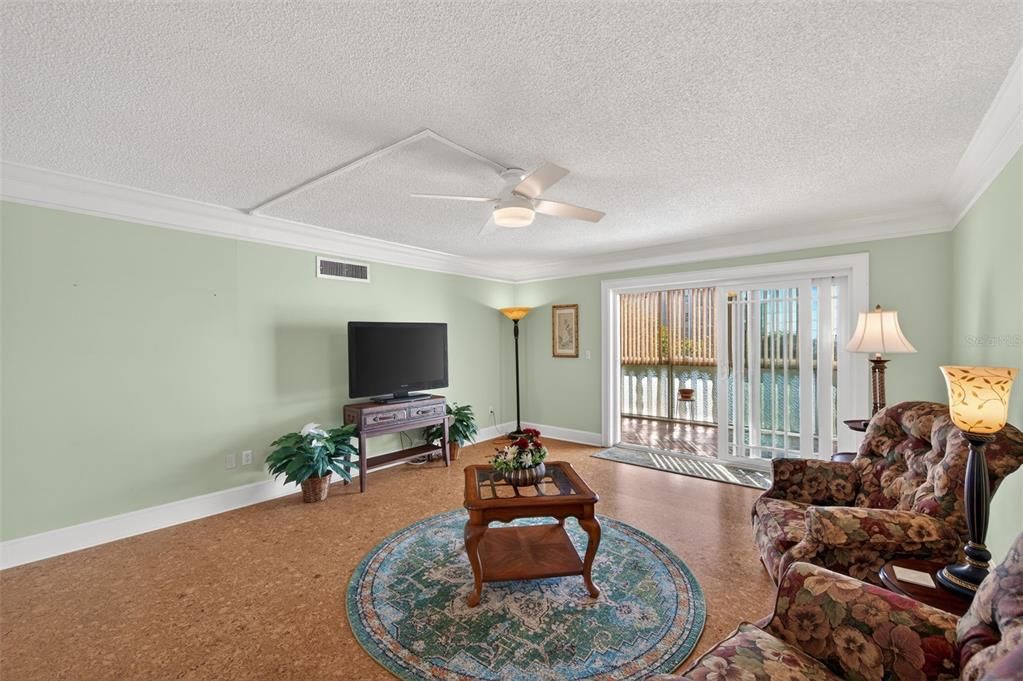 For Sale: $325,000 (3 beds, 3 baths, 1980 Square Feet)
