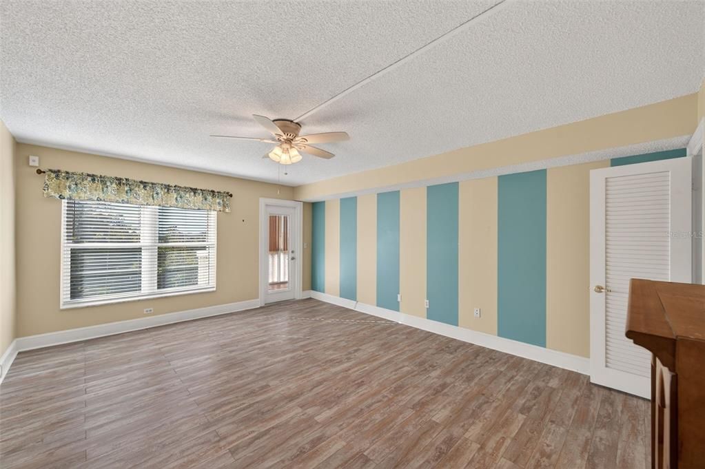 For Sale: $325,000 (3 beds, 3 baths, 1980 Square Feet)