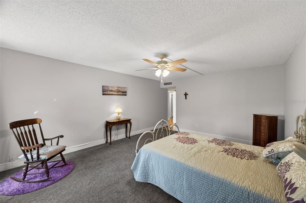 For Sale: $325,000 (3 beds, 3 baths, 1980 Square Feet)