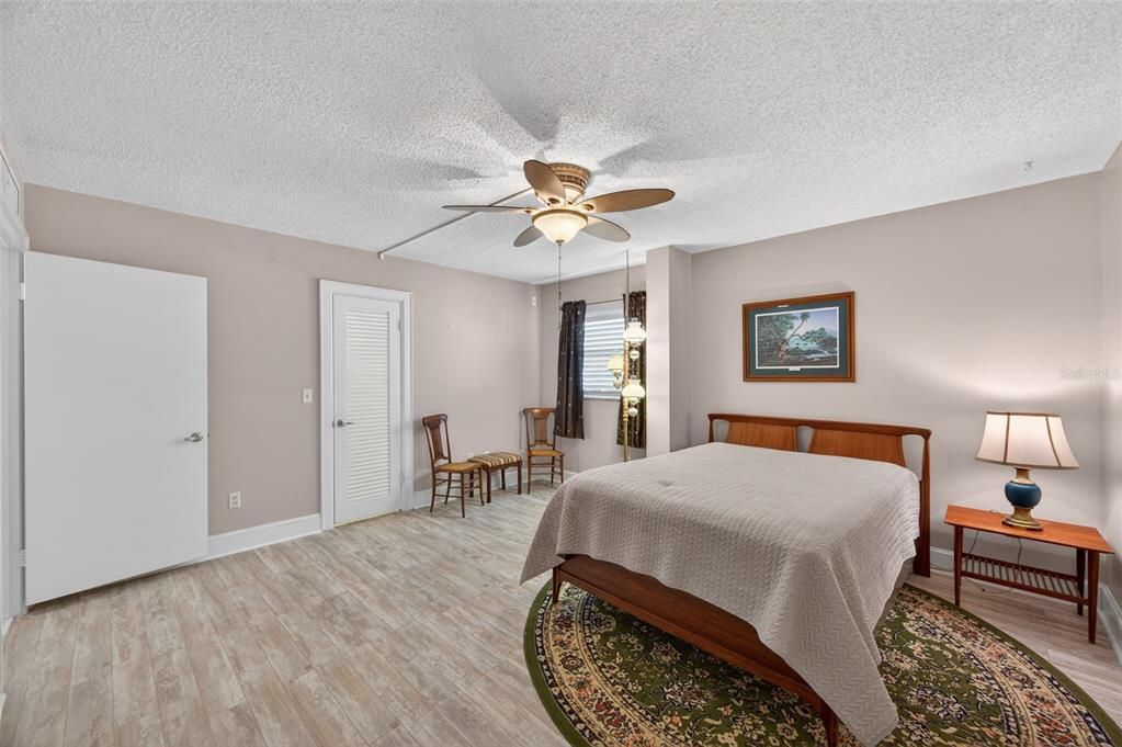 For Sale: $325,000 (3 beds, 3 baths, 1980 Square Feet)