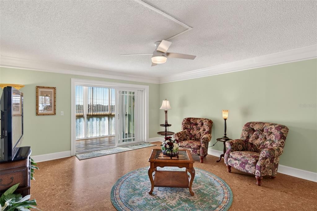 For Sale: $325,000 (3 beds, 3 baths, 1980 Square Feet)