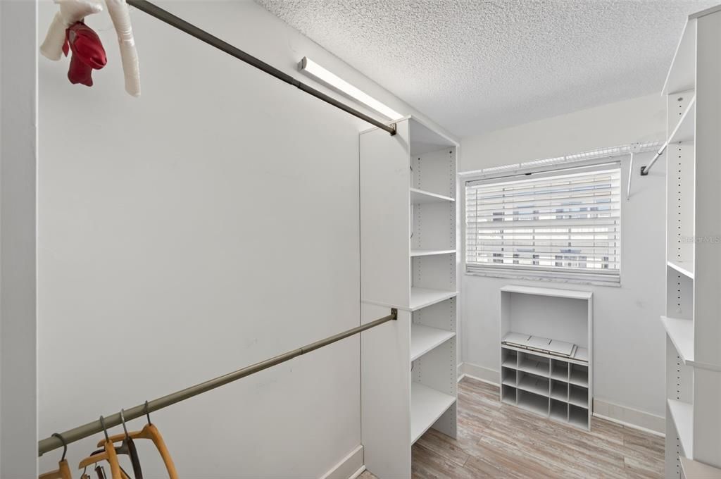 For Sale: $325,000 (3 beds, 3 baths, 1980 Square Feet)