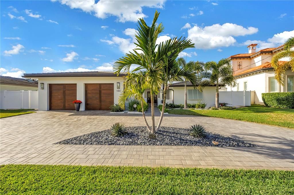 Active With Contract: $2,649,000 (4 beds, 2 baths, 2528 Square Feet)