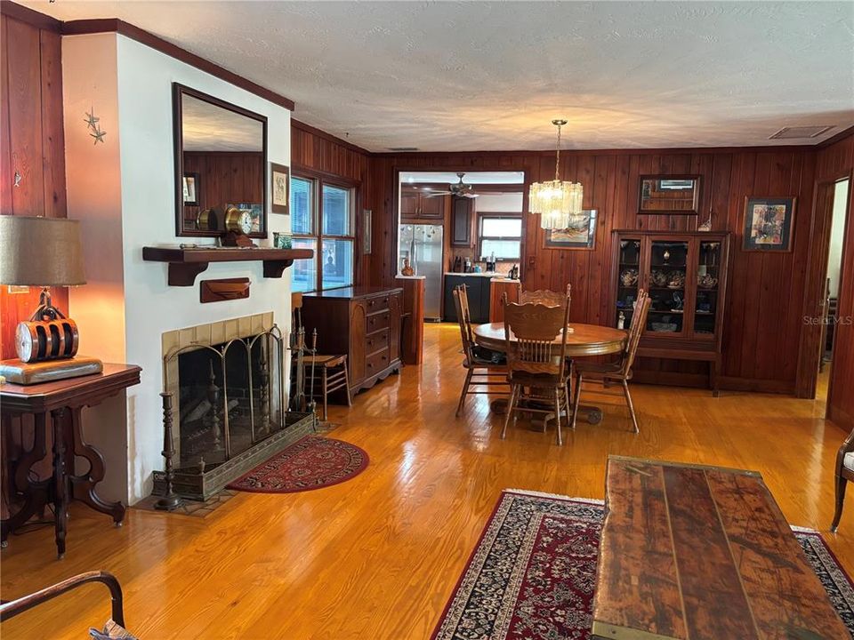 En Venta: $1,870,000 (3 camas, 2 baños, 2106 Pies cuadrados)