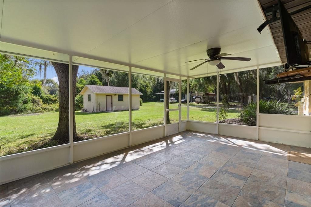 Activo con contrato: $379,900 (4 camas, 2 baños, 1820 Pies cuadrados)