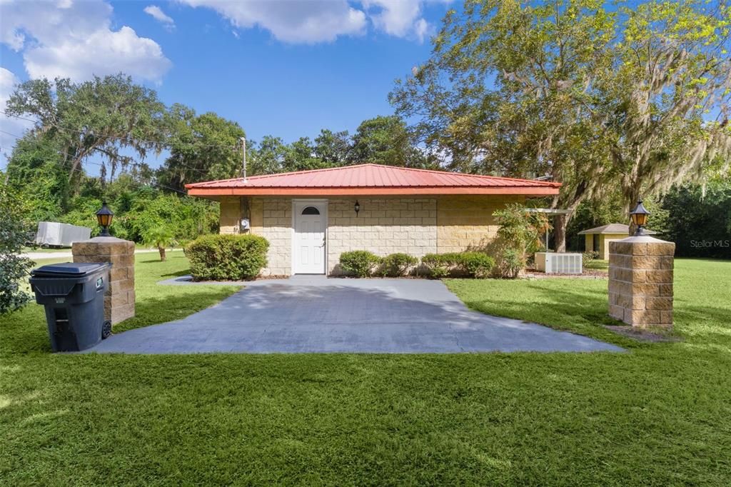 Activo con contrato: $379,900 (4 camas, 2 baños, 1820 Pies cuadrados)
