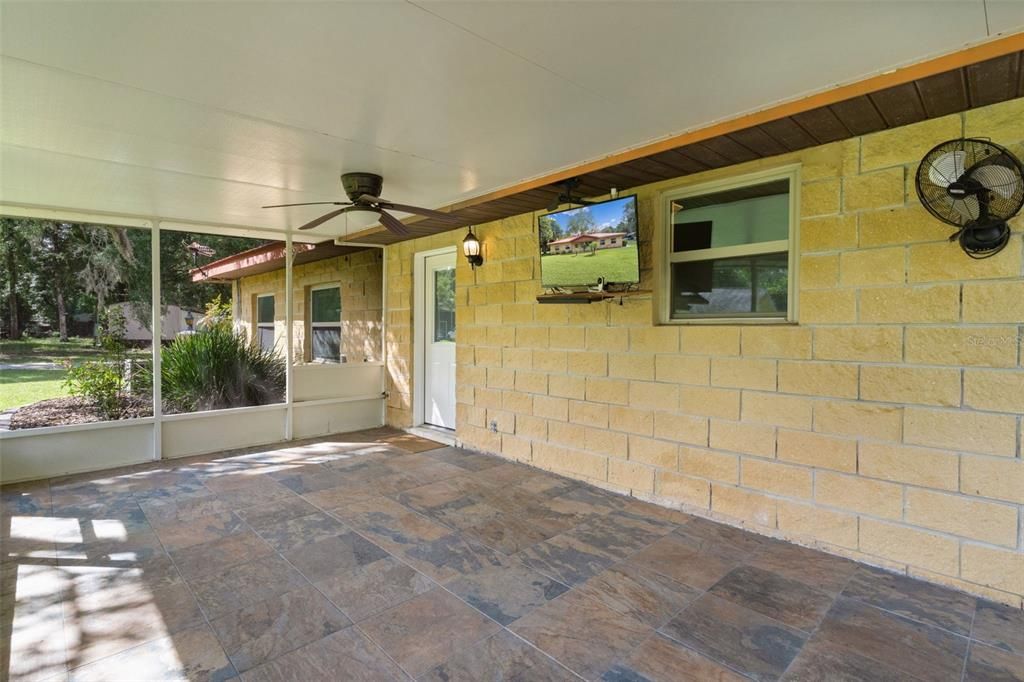 Activo con contrato: $379,900 (4 camas, 2 baños, 1820 Pies cuadrados)