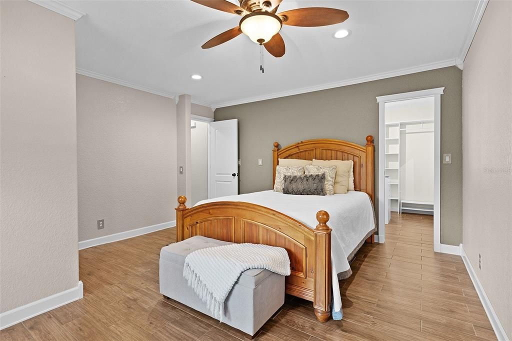 Activo con contrato: $379,900 (4 camas, 2 baños, 1820 Pies cuadrados)