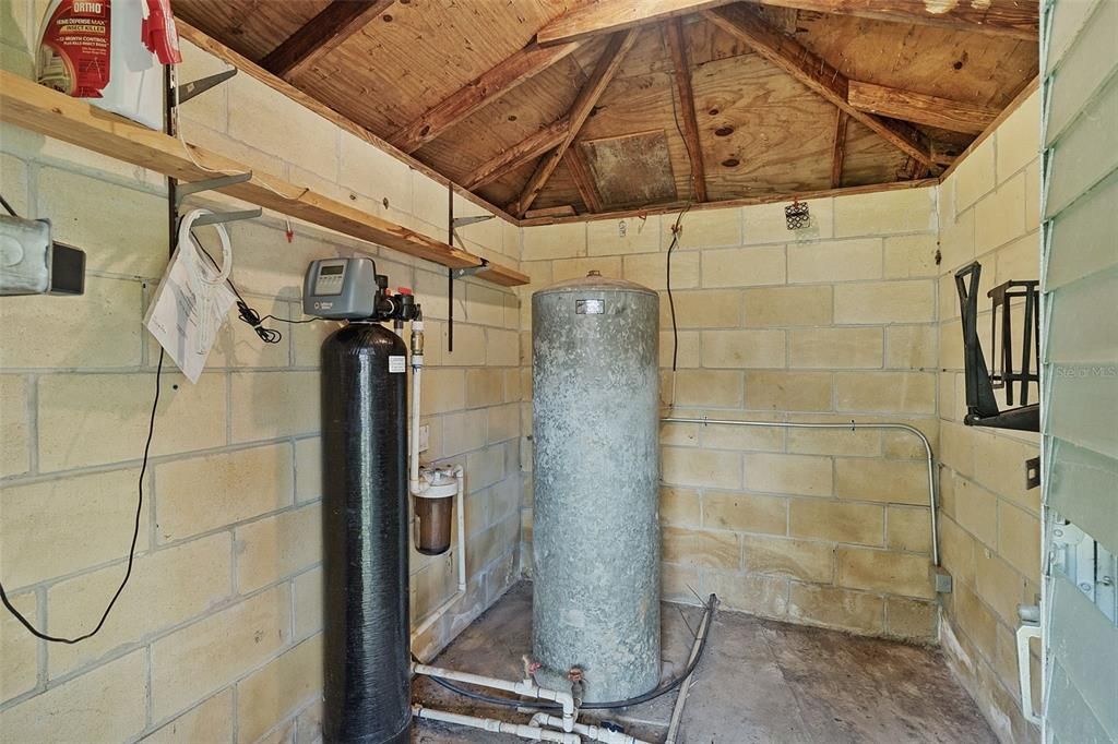 Activo con contrato: $379,900 (4 camas, 2 baños, 1820 Pies cuadrados)