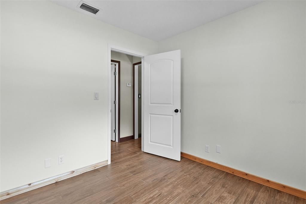 Activo con contrato: $379,900 (4 camas, 2 baños, 1820 Pies cuadrados)