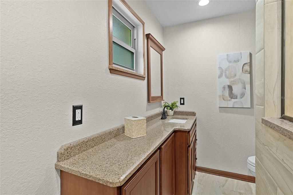 Activo con contrato: $379,900 (4 camas, 2 baños, 1820 Pies cuadrados)