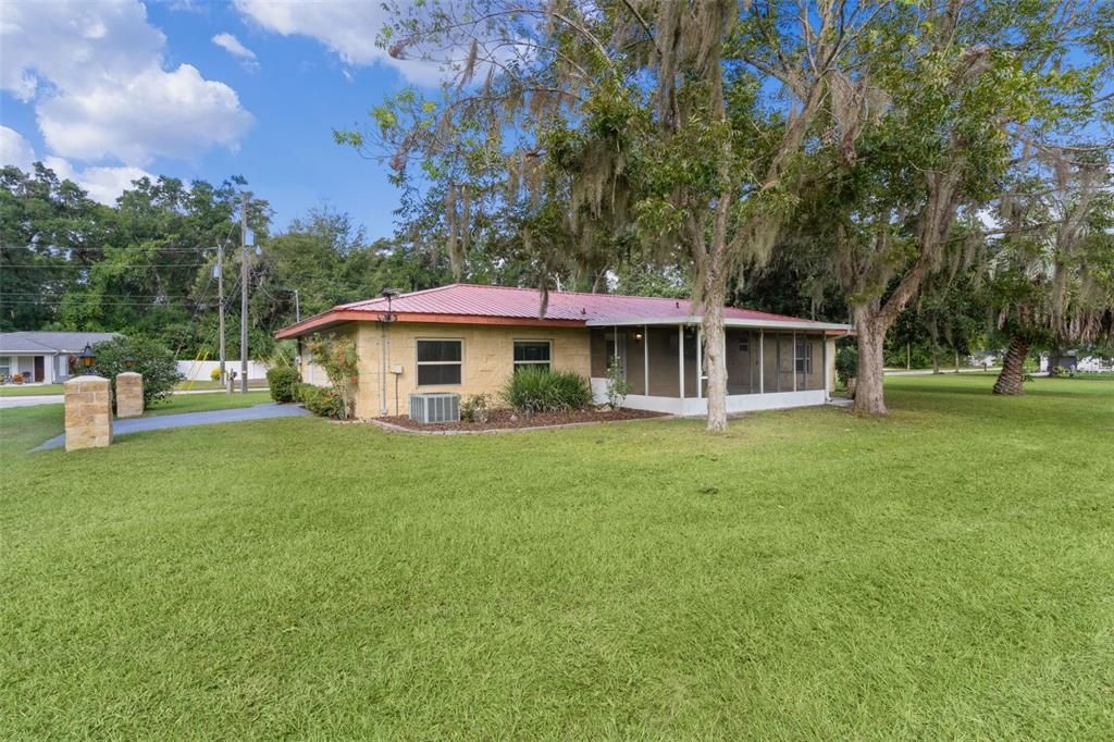 Activo con contrato: $379,900 (4 camas, 2 baños, 1820 Pies cuadrados)