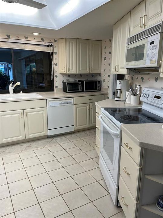 For Rent: $4,500 (3 beds, 2 baths, 2367 Square Feet)
