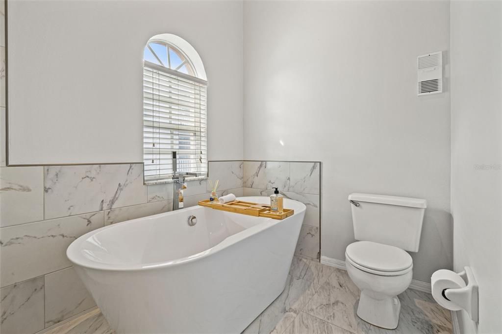 На продажу: $814,999 (2 спален, 2 ванн, 1650 Квадратных фут)
