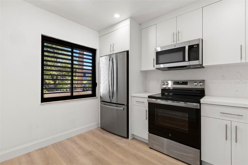En Venta: $309,900 (2 camas, 2 baños, 1065 Pies cuadrados)