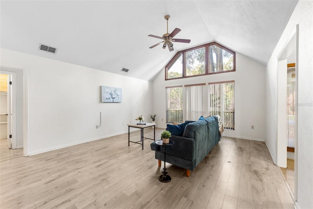 Под контрактом: $310,000 (3 спален, 2 ванн, 1507 Квадратных фут)