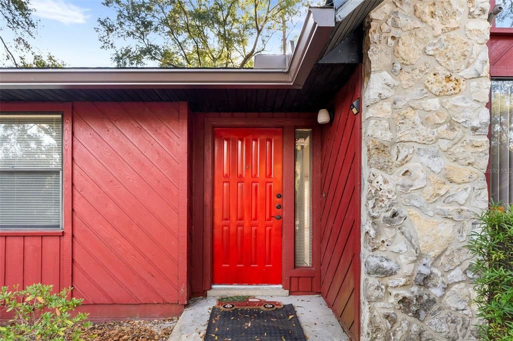 Под контрактом: $310,000 (3 спален, 2 ванн, 1507 Квадратных фут)