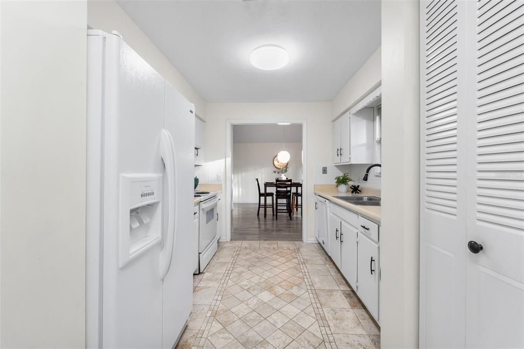 Под контрактом: $310,000 (3 спален, 2 ванн, 1507 Квадратных фут)