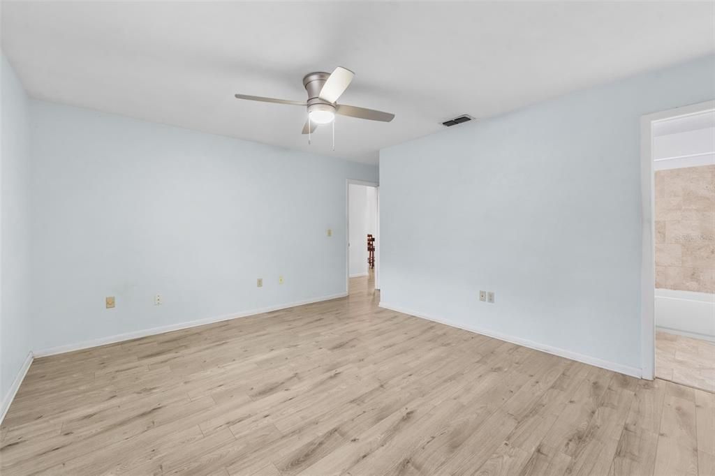 Под контрактом: $310,000 (3 спален, 2 ванн, 1507 Квадратных фут)