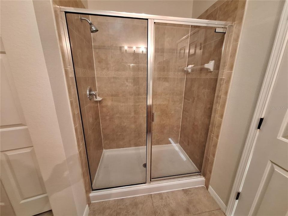 Под контрактом: $1,995 (3 спален, 2 ванн, 1417 Квадратных фут)