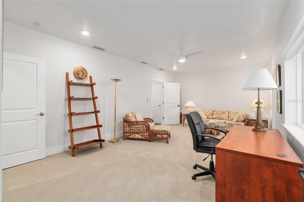 En Venta: $789,000 (3 camas, 3 baños, 2270 Pies cuadrados)