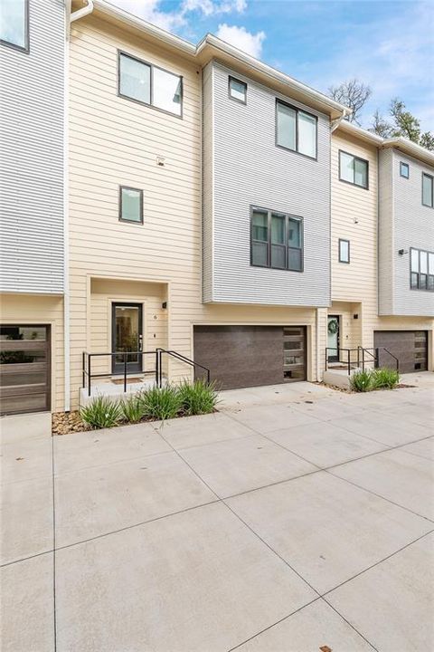 En Venta: $789,000 (3 camas, 3 baños, 2270 Pies cuadrados)