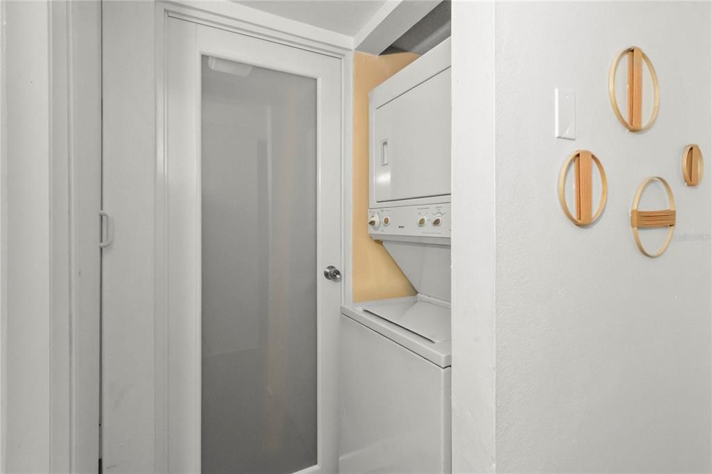 На продажу: $399,000 (2 спален, 1 ванн, 1063 Квадратных фут)