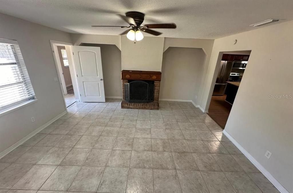 En Venta: $549,000 (6 camas, 4 baños, 2690 Pies cuadrados)