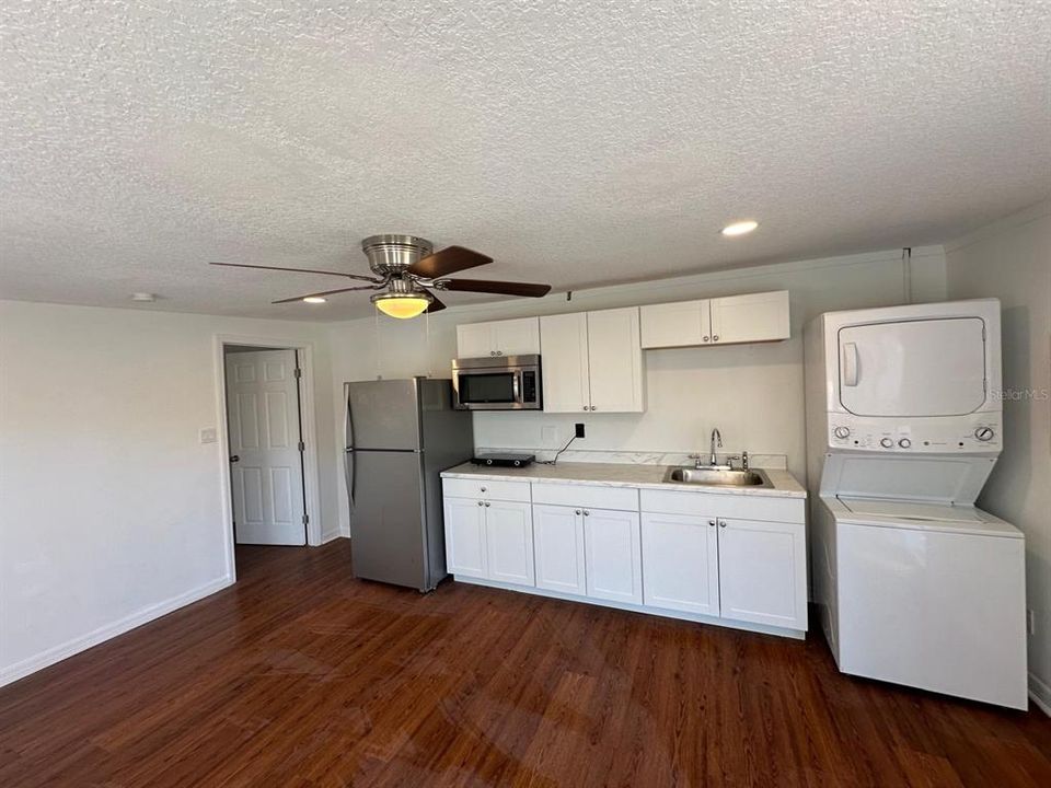 En Venta: $549,000 (6 camas, 4 baños, 2690 Pies cuadrados)