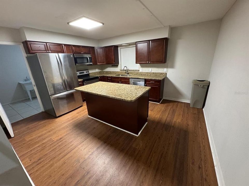 En Venta: $549,000 (6 camas, 4 baños, 2690 Pies cuadrados)