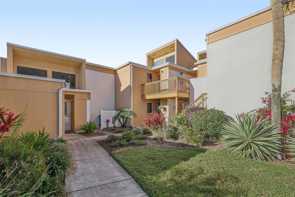 На продажу: $197,900 (2 спален, 2 ванн, 1071 Квадратных фут)