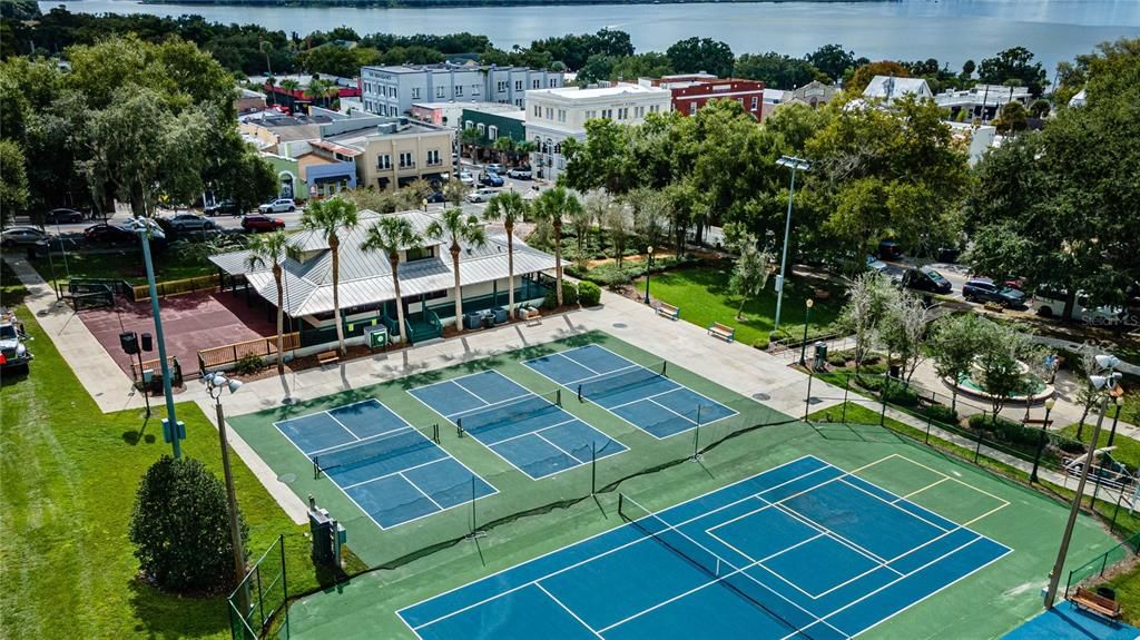 На продажу: $197,900 (2 спален, 2 ванн, 1071 Квадратных фут)